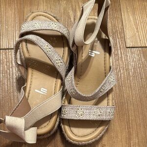 SHEIN Cream Sandals with Textured Straps and Wedge Heel